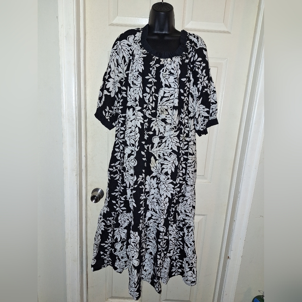 Black & White Floral Muumuu | Dress - Classic Women's Dress